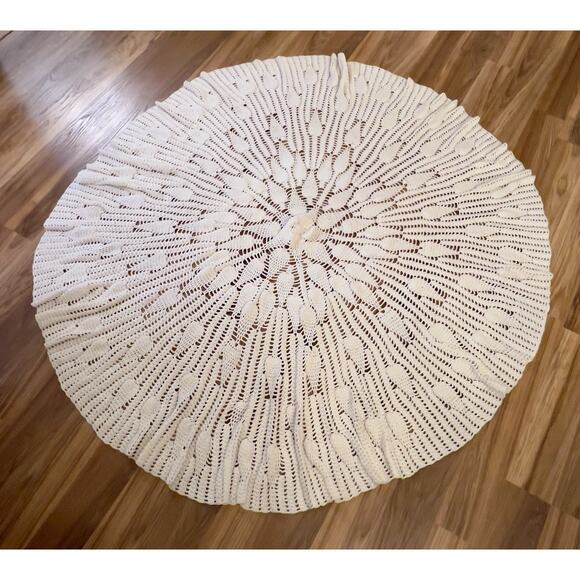 Vintage Hand-Crocheted Round Lace Tablecloth White 55” Diameter Grandmacore - Picture 2 of 3
